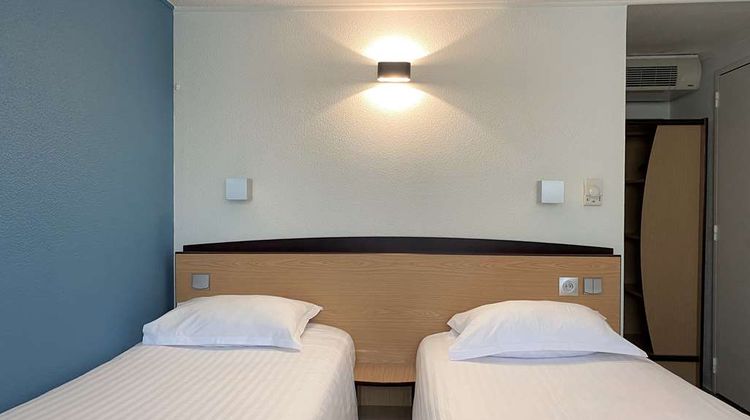 Kyriad Direct Roanne Room