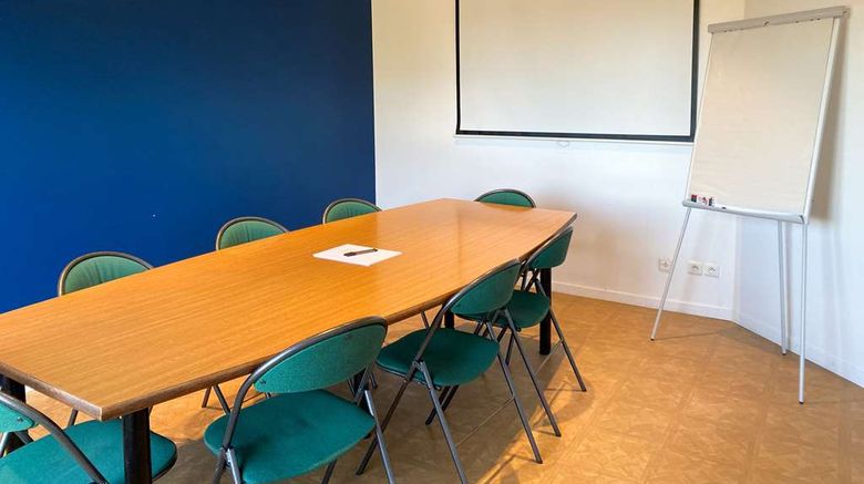 <b>Kyriad Direct Roanne Meeting</b>. Images powered by <a href="https://iceportal.shijigroup.com/" title="IcePortal" target="_blank">IcePortal</a>.