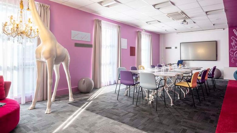 <b>Campanile Roissy Le Mesnil Amelot Meeting</b>. Images powered by <a href="https://iceportal.shijigroup.com/" title="IcePortal" target="_blank">IcePortal</a>.
