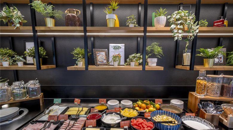 <b>Campanile Roissy Le Mesnil Amelot Restaurant</b>. Images powered by <a href="https://iceportal.shijigroup.com/" title="IcePortal" target="_blank">IcePortal</a>.
