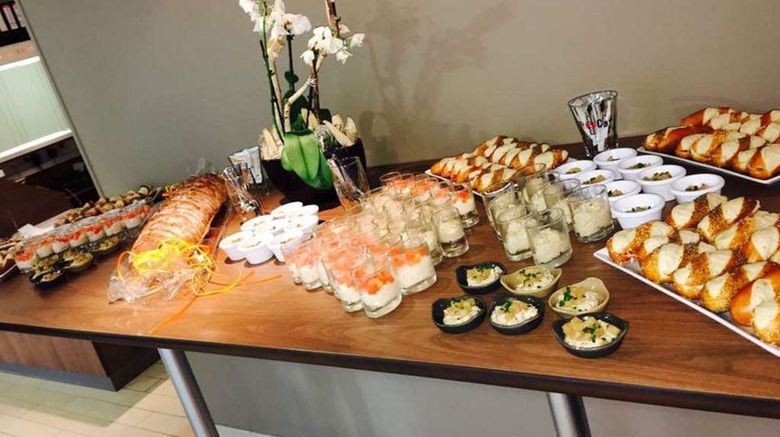 <b>CAMPANILE HOTEL SAINT AVOLD Restaurant</b>. Images powered by <a href="https://iceportal.shijigroup.com/" title="IcePortal" target="_blank">IcePortal</a>.