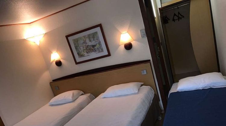 CAMPANILE HOTEL SAINT AVOLD Room