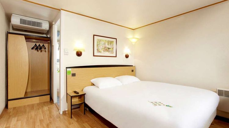 CAMPANILE HOTEL SAINT AVOLD Room