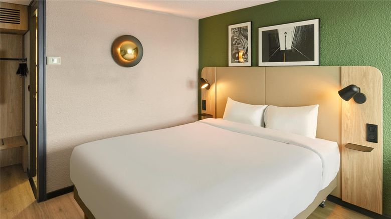 <b>Campanile St Germain en Laye Room</b>. Images powered by <a href="https://iceportal.shijigroup.com/" title="IcePortal" target="_blank">IcePortal</a>.