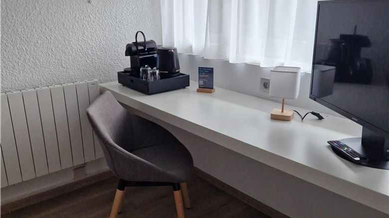 <b>Hotel Campanile Saint Quentin Room</b>. Images powered by <a href="https://iceportal.shijigroup.com/" title="IcePortal" target="_blank">IcePortal</a>.