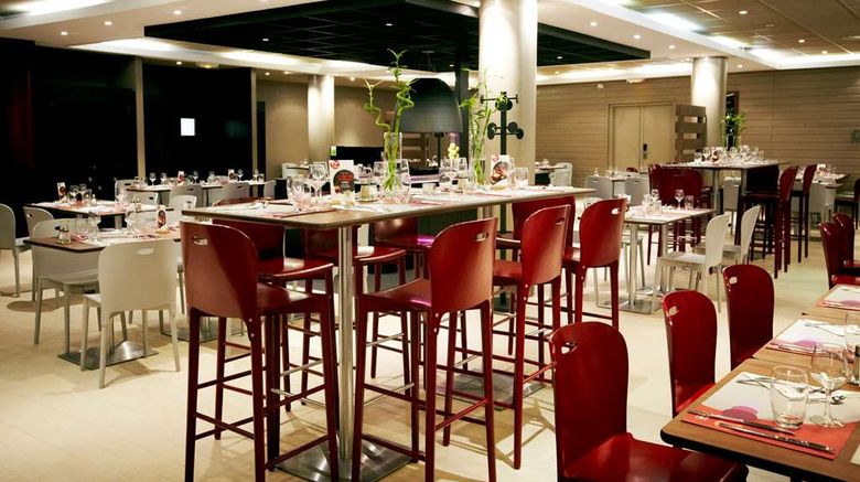 <b>Campanile Saint Quentin en Yvelines Restaurant</b>. Images powered by <a href="https://iceportal.shijigroup.com/" title="IcePortal" target="_blank">IcePortal</a>.