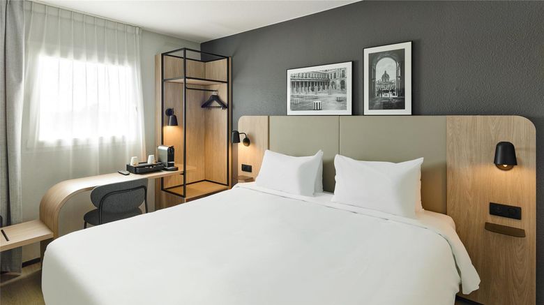 <b>Campanile Saint Quentin en Yvelines Room</b>. Images powered by <a href="https://iceportal.shijigroup.com/" title="IcePortal" target="_blank">IcePortal</a>.
