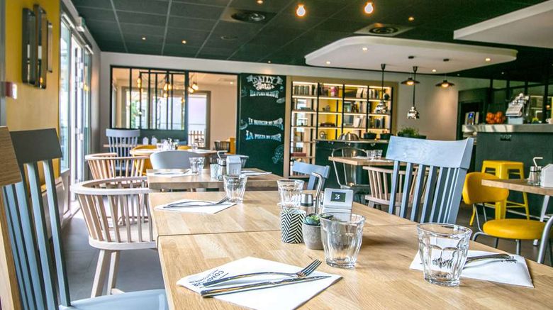 <b>Campanile Senlis Restaurant</b>. Images powered by <a href="https://iceportal.shijigroup.com/" title="IcePortal" target="_blank">IcePortal</a>.