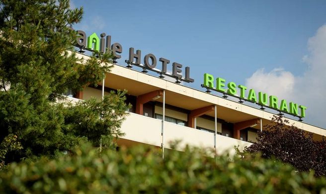 Campanile Hotel Exterior