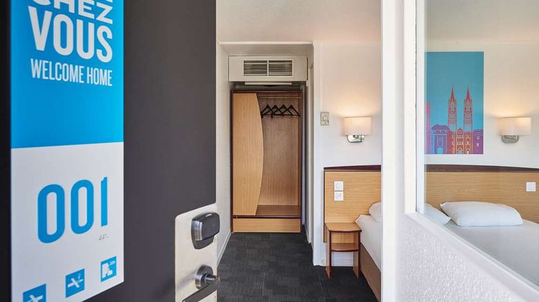 <b>Kyriad Strasbourg Ouest Room</b>. Images powered by <a href="https://iceportal.shijigroup.com/" title="IcePortal" target="_blank">IcePortal</a>.