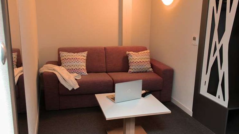 <b>Campanile Toulouse-Blagnac Airport Suite</b>. Images powered by <a href="https://iceportal.shijigroup.com/" title="IcePortal" target="_blank">IcePortal</a>.