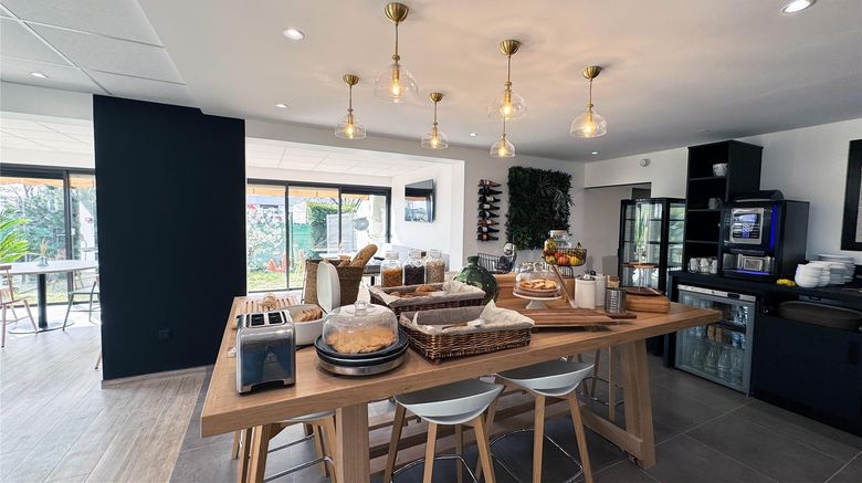 <b>Campanile Tours Sud–Chambray les Tours Restaurant</b>. Images powered by <a href="https://iceportal.shijigroup.com/" title="IcePortal" target="_blank">IcePortal</a>.