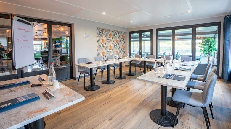 <b>Hotel Kyriad Valenciennes Sud Meeting</b>. Images powered by <a href="https://iceportal.shijigroup.com/" title="IcePortal" target="_blank">IcePortal</a>.
