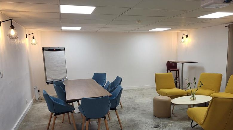 <b>Campanile Paris Sud Meeting</b>. Images powered by <a href="https://iceportal.shijigroup.com/" title="IcePortal" target="_blank">IcePortal</a>.