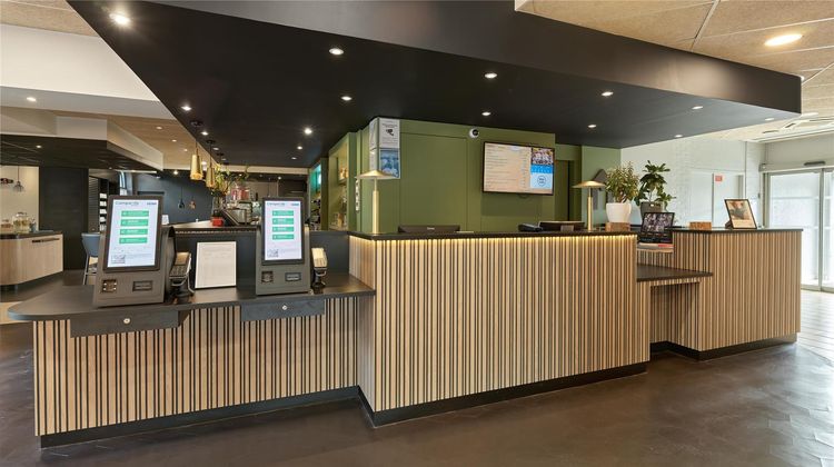 Campanile Paris Sud Lobby