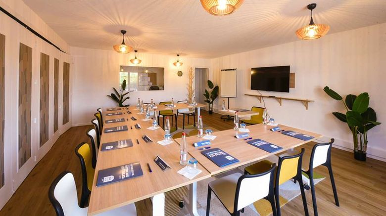<b>Campanile Villeneuve-Saint-Georges Meeting</b>. Images powered by <a href="https://iceportal.shijigroup.com/" title="IcePortal" target="_blank">IcePortal</a>.