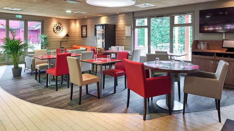 <b>Campanile Villennes Sur Seine Orgeval Restaurant</b>. Images powered by <a href="https://iceportal.shijigroup.com/" title="IcePortal" target="_blank">IcePortal</a>.