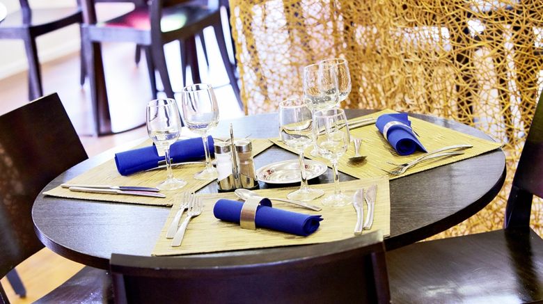 <b>Kyriad Angers Sud-Les Ponts de Ce Restaurant</b>. Images powered by <a href="https://iceportal.shijigroup.com/" title="IcePortal" target="_blank">IcePortal</a>.