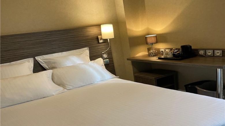 <b>Kyriad Auray Room</b>. Images powered by <a href="https://iceportal.shijigroup.com/" title="IcePortal" target="_blank">IcePortal</a>.