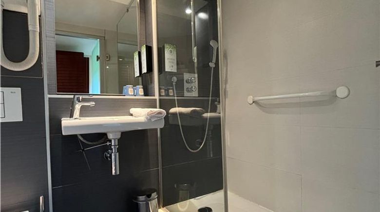 <b>Kyriad Bordeaux Lormont Room</b>. Images powered by <a href="https://iceportal.shijigroup.com/" title="IcePortal" target="_blank">IcePortal</a>.
