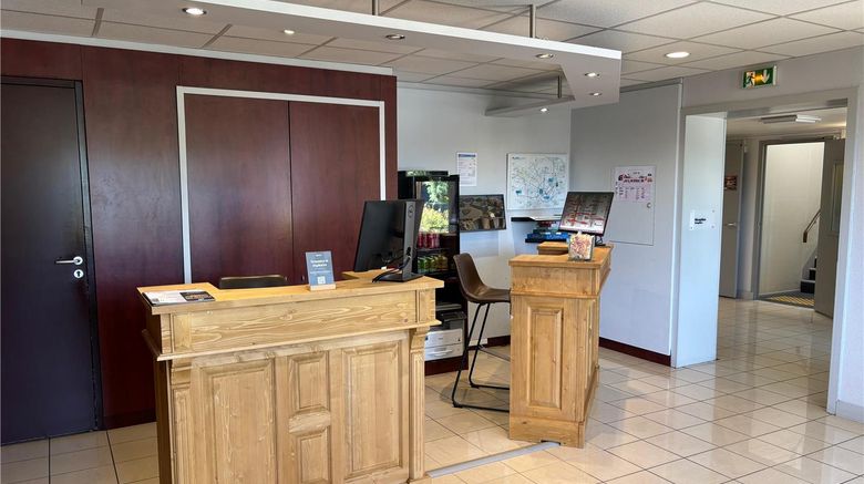 <b>Kyriad Bordeaux Lormont Lobby</b>. Images powered by <a href="https://iceportal.shijigroup.com/" title="IcePortal" target="_blank">IcePortal</a>.