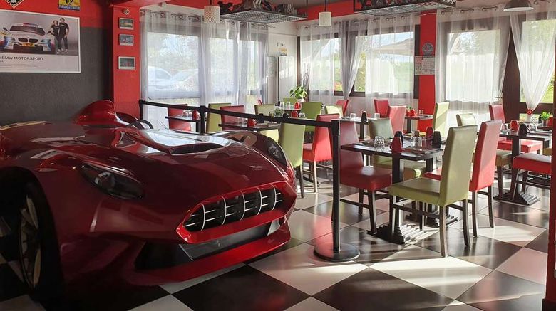 <b>Kyriad Design ENZO Cannes Ecluse Restaurant</b>. Images powered by <a href="https://iceportal.shijigroup.com/" title="IcePortal" target="_blank">IcePortal</a>.