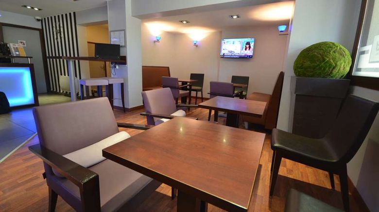 <b>Hotel Kyriad Dijon Mirande Lobby</b>. Images powered by <a href="https://iceportal.shijigroup.com/" title="IcePortal" target="_blank">IcePortal</a>.