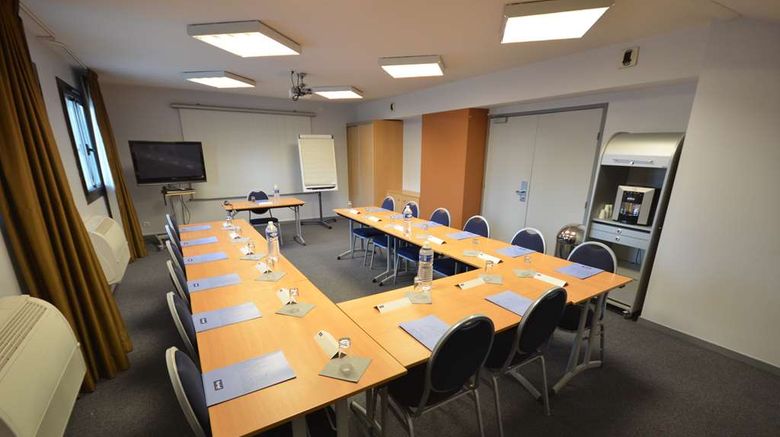 <b>Hotel Kyriad Dijon Mirande Meeting</b>. Images powered by <a href="https://iceportal.shijigroup.com/" title="IcePortal" target="_blank">IcePortal</a>.
