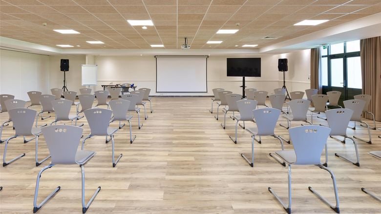 <b>Campanile Val De France Hotel Meeting</b>. Images powered by <a href="https://iceportal.shijigroup.com/" title="IcePortal" target="_blank">IcePortal</a>.