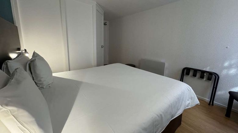 <b>Kyriad Hotel D'Epernay Room</b>. Images powered by <a href="https://iceportal.shijigroup.com/" title="IcePortal" target="_blank">IcePortal</a>.