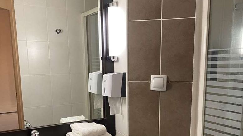 <b>Hotel Kyriad Evreux -Netreville Room</b>. Images powered by <a href="https://iceportal.shijigroup.com/" title="IcePortal" target="_blank">IcePortal</a>.