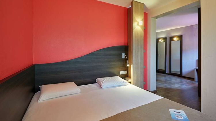 Kyriad La Roche-sur-Yon Room