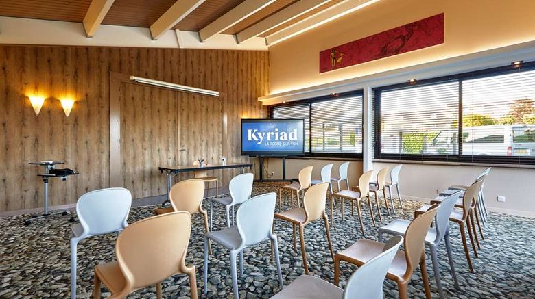<b>Kyriad La Roche-sur-Yon Meeting</b>. Images powered by <a href="https://iceportal.shijigroup.com/" title="IcePortal" target="_blank">IcePortal</a>.