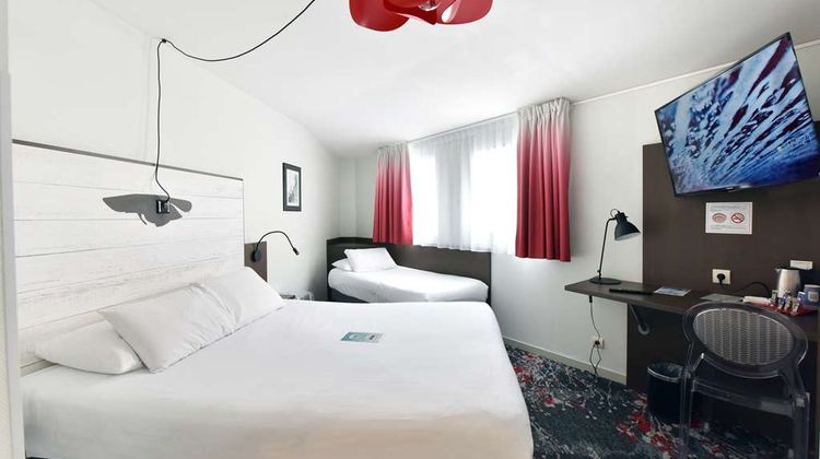 Kyriad La Rochelle Centre Room