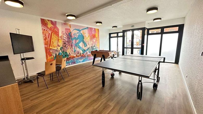 <b>Kyriad Le Bourget Recreation</b>. Images powered by <a href="https://iceportal.shijigroup.com/" title="IcePortal" target="_blank">IcePortal</a>.