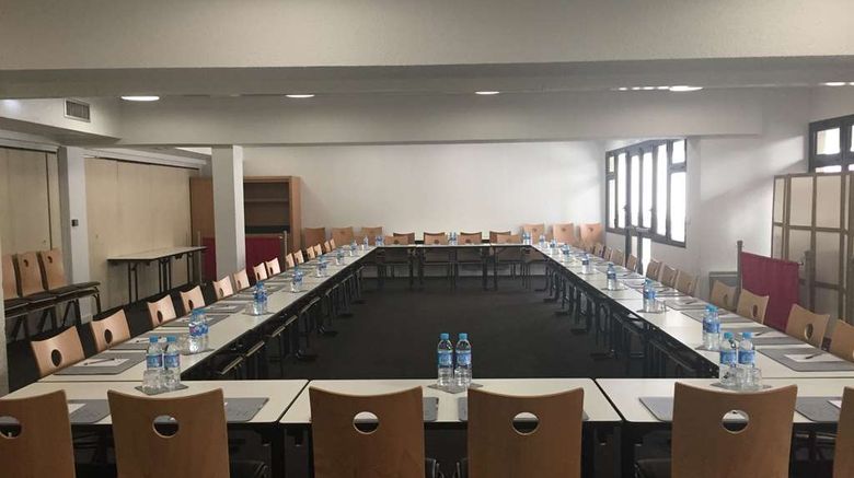 <b>Kyriad Le Bourget Meeting</b>. Images powered by <a href="https://iceportal.shijigroup.com/" title="IcePortal" target="_blank">IcePortal</a>.