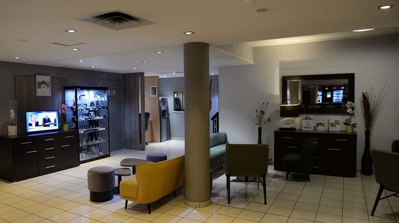 <b>Kyriad Le Bourget Lobby</b>. Images powered by <a href="https://iceportal.shijigroup.com/" title="IcePortal" target="_blank">IcePortal</a>.