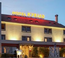Hotel Kyriad Exterior