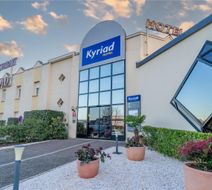 Hotel Kyriad Exterior