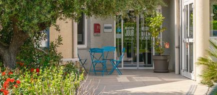 Kyriad Lyon Est Bron Eurexpo Le Cottage Exterior