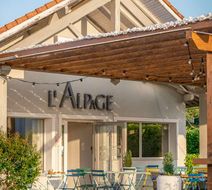 Kyriad Lyon Est Bron Eurexpo Le Cottage Exterior