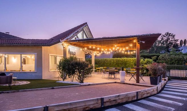 Kyriad Lyon Est Bron Eurexpo Le Cottage Exterior