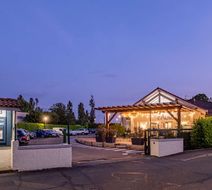 Kyriad Lyon Est Bron Eurexpo Le Cottage Exterior