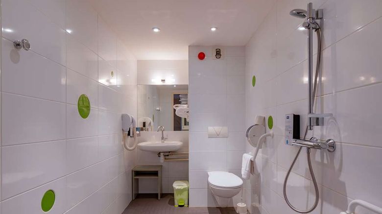 <b>Kyriad - Lyon St Bonnet de Mure Suite</b>. Images powered by <a href="https://iceportal.shijigroup.com/" title="IcePortal" target="_blank">IcePortal</a>.
