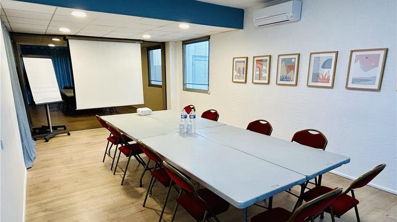 <b>Kyriad Marseille-Martigues Hotel Meeting</b>. Images powered by <a href="https://iceportal.shijigroup.com/" title="IcePortal" target="_blank">IcePortal</a>.