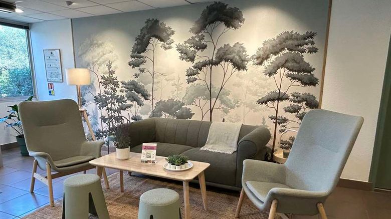 <b>Kyriad Marseille-Martigues Hotel Lobby</b>. Images powered by <a href="https://iceportal.shijigroup.com/" title="IcePortal" target="_blank">IcePortal</a>.