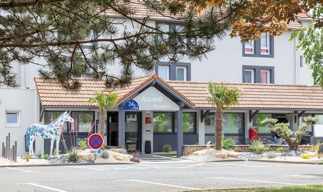 Kyriad Niort Hotel Exterior