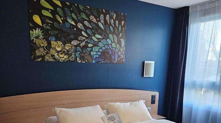 Kyriad Niort Hotel Room