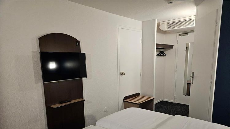Kyriad Niort Hotel Room