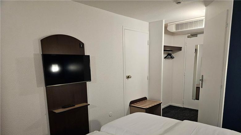 <b>Kyriad Niort Hotel Room</b>. Images powered by <a href="https://iceportal.shijigroup.com/" title="IcePortal" target="_blank">IcePortal</a>.